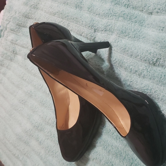 Shoes - Picture 4 of 4